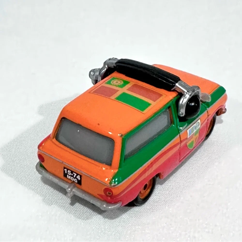 Disney Pixar Cars 2 Brian Gearlooski WGP Crew Chief Die-cast Mattel Rare